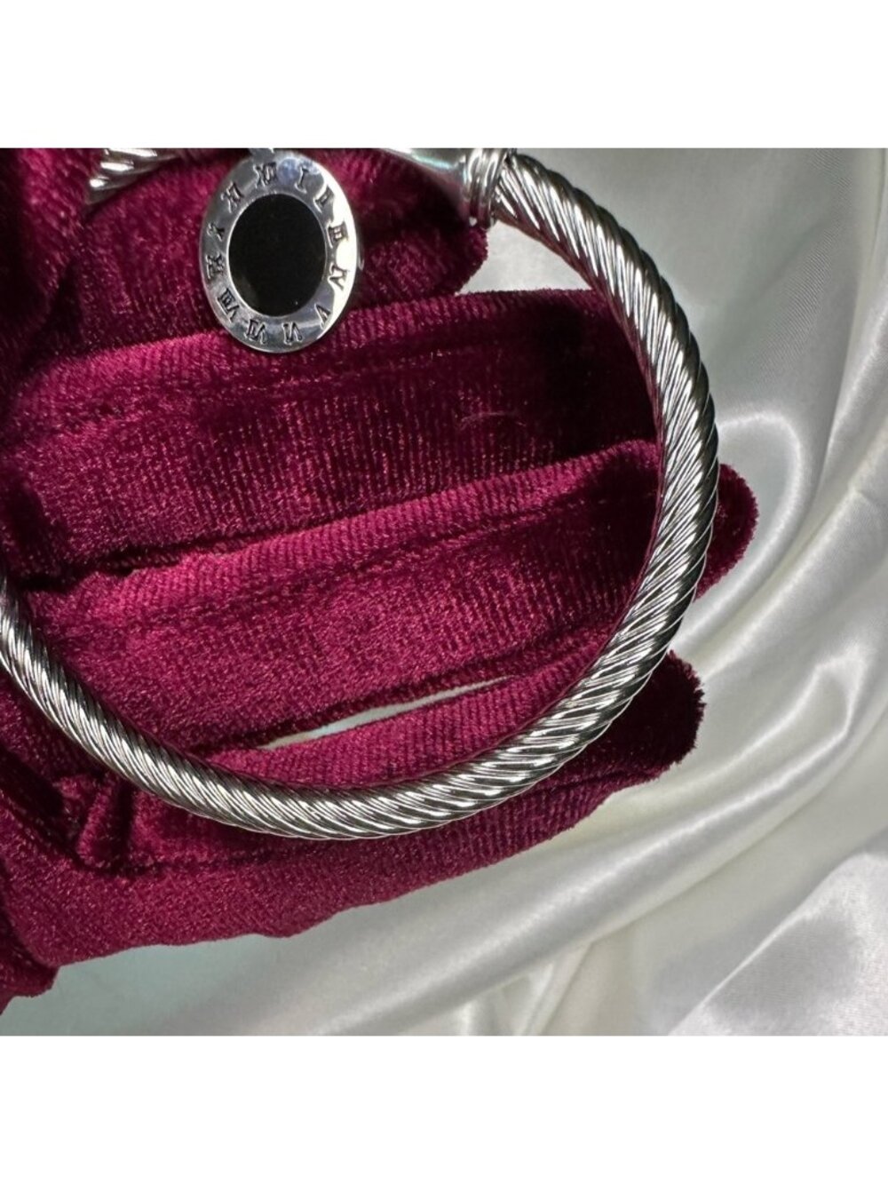 Luxury | high quality | fashionable |Silver Bracelet with Black Charm - Picture 5 of 8